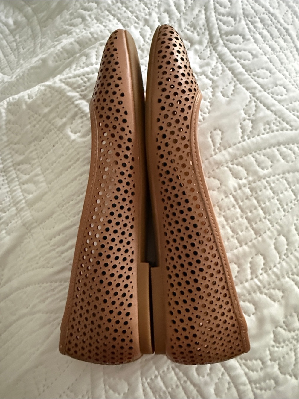 Vionic Women's Perforated Tan flats. never worn - Picture 3 of 5